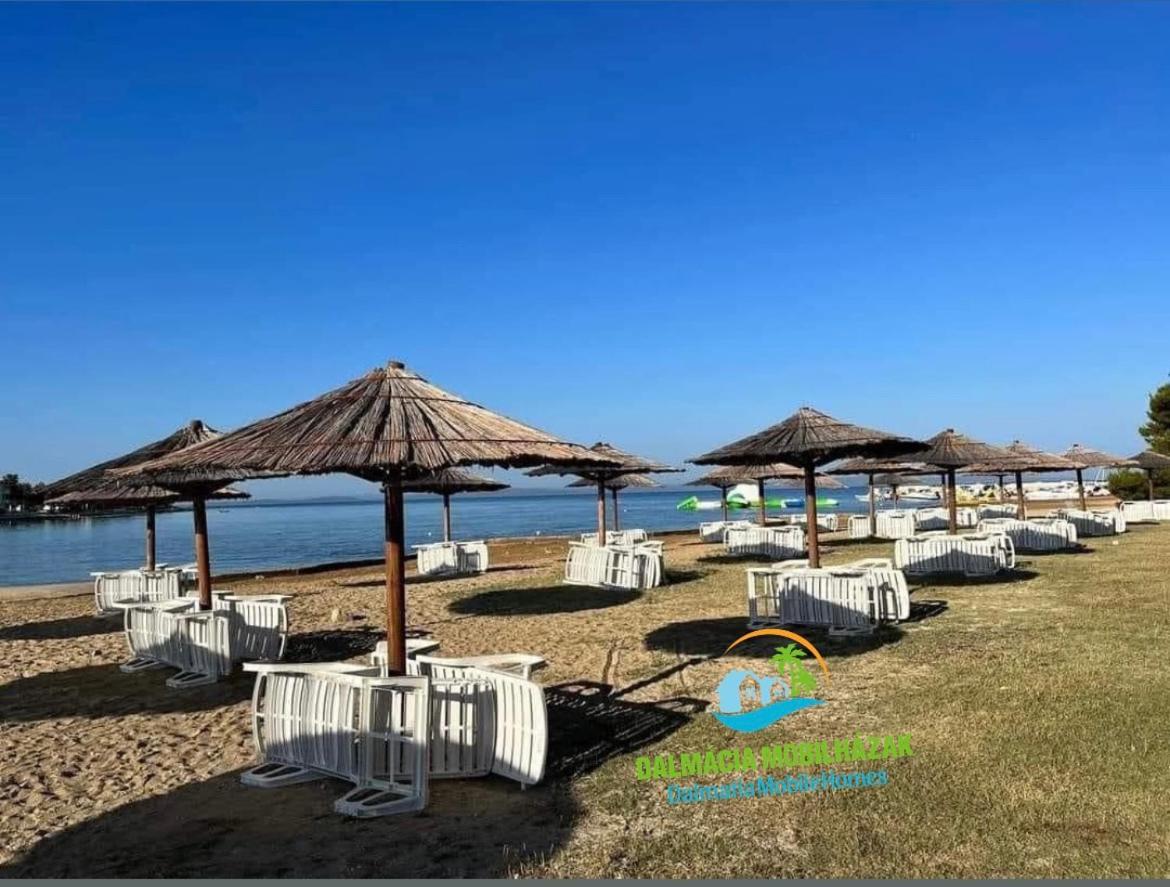 Dalmacia Mobile Homes And Caravans At The Beach Привлака Екстериор снимка